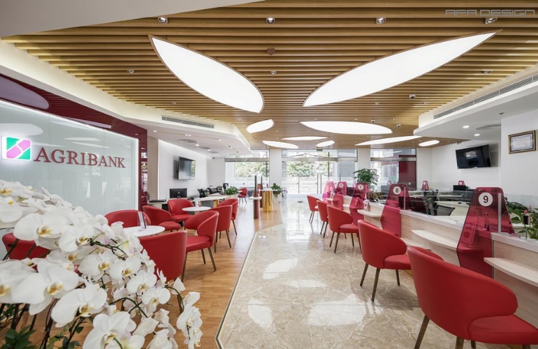 không gian làm việc mở tràn ngập ánh sánh 